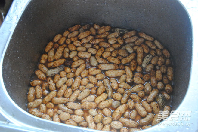 盐味花生的做法