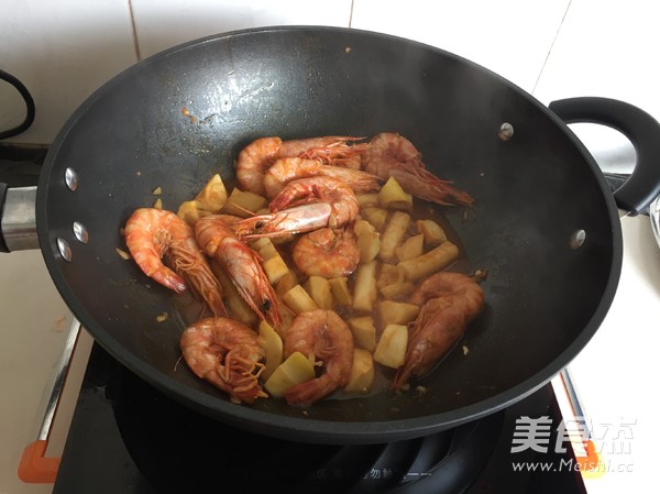 甜辣大虾焖春笋