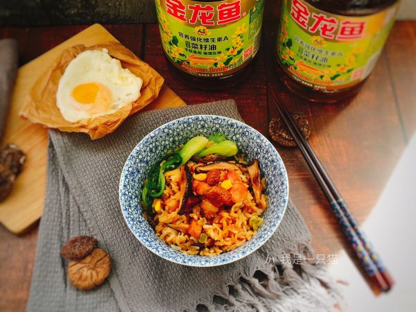 时蔬肉丁煲仔饭