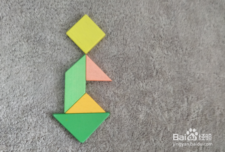 用七巧板怎样拼一个坐船尾的男士