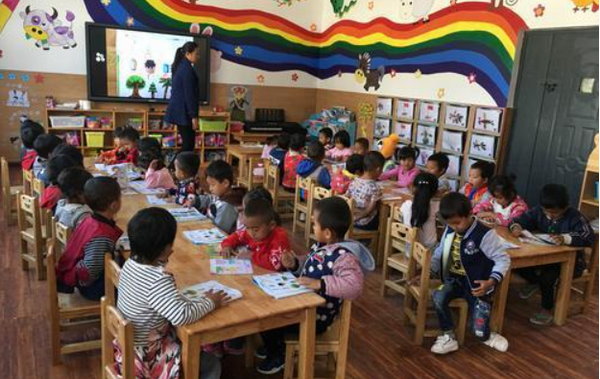 如何简述幼儿园和小学的不同之处