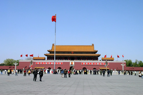 天安门升国旗的地方叫什么