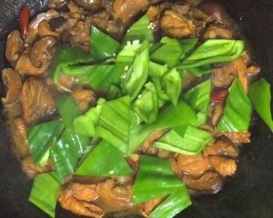 如何制作黄焖鸡米饭