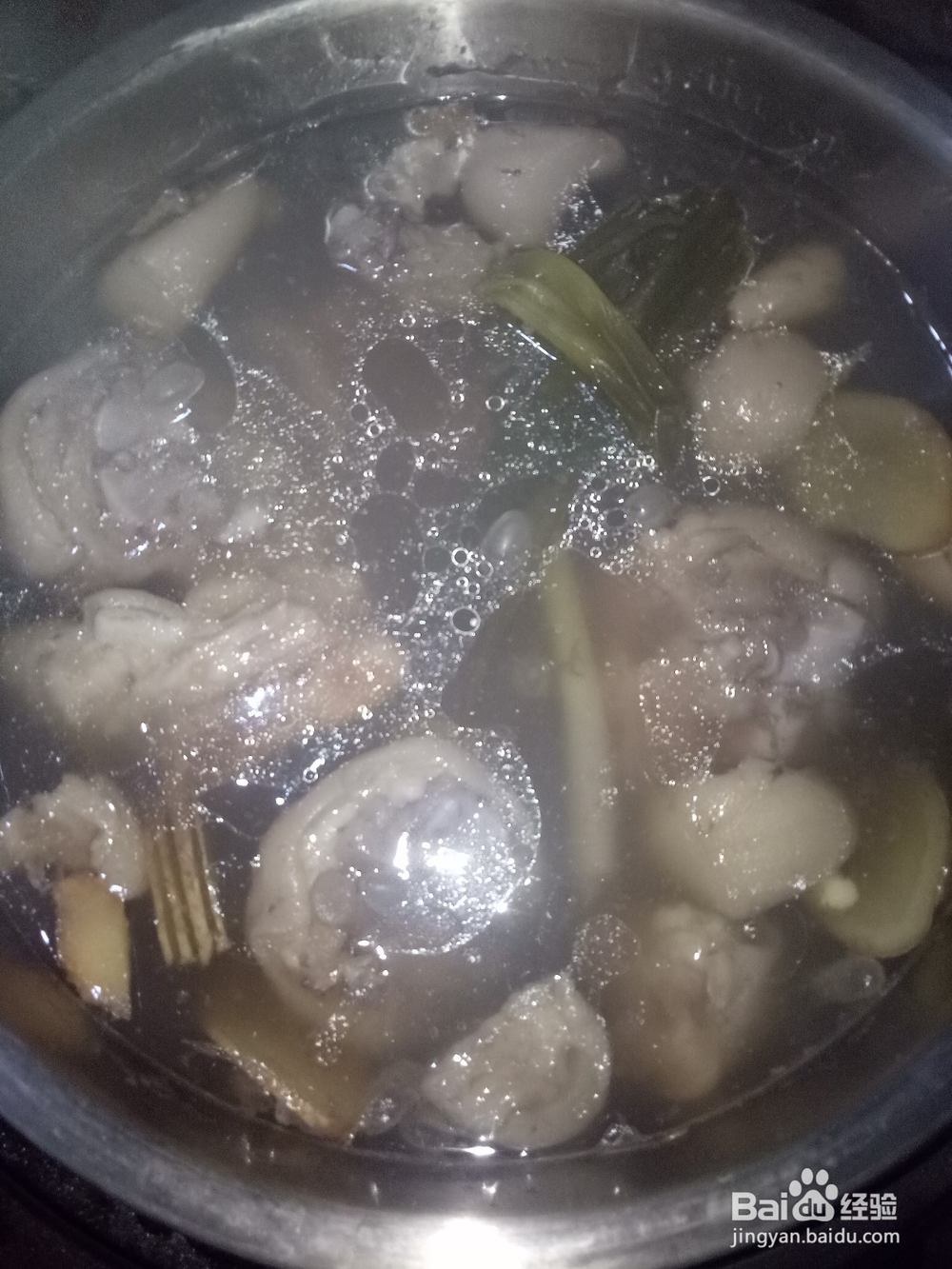 高压锅炖黄豆莲藕猪蹄汤的做法