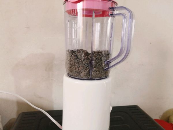 双色黑芝麻汤圆