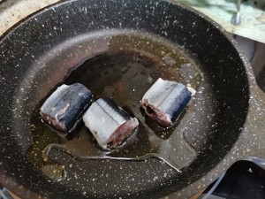 茄汁秋刀鱼的做法