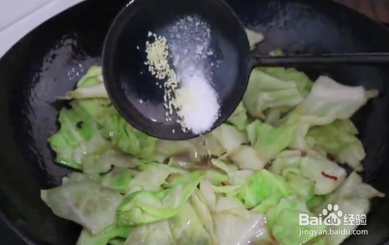 如何做手撕包菜？