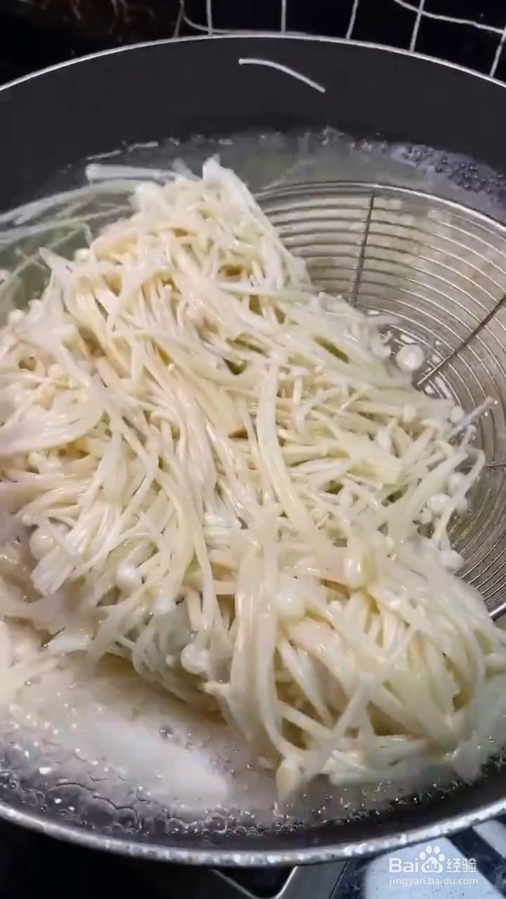 如何自制美味好吃的拌金针菇