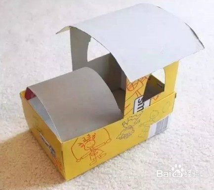 家里不用的装鞋子的纸箱，可以变成小火车啦