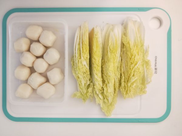 翡翠白菜鱼丸汤