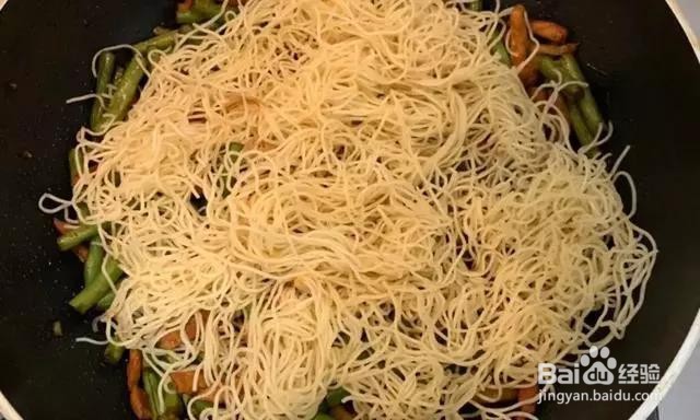 豆角焖面这样做才好吃,出锅之前加了它更香!