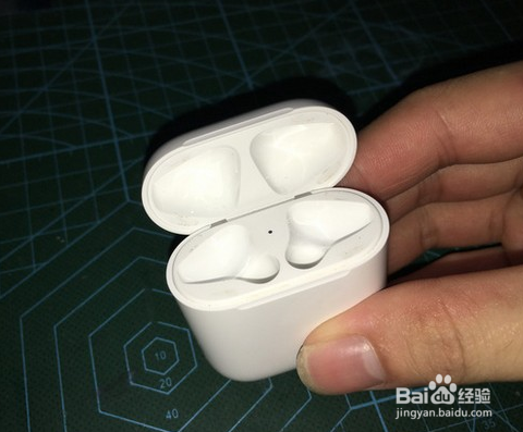 airpods不亮灯不弹窗怎么办