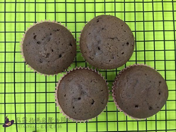 玫瑰花束奶冻裱花马芬杯子蛋糕