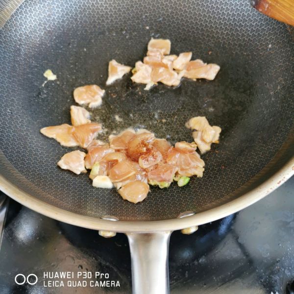 孩子爱吃的彩椒炒鸡丁