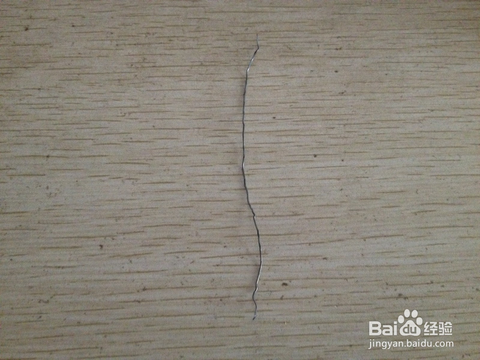如何用一个小铁丝做简易的手机的支架