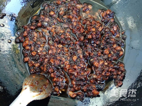 里脊肉炒黄豆酱