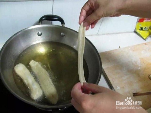 早餐再也不用买着吃了,教你如何做油条