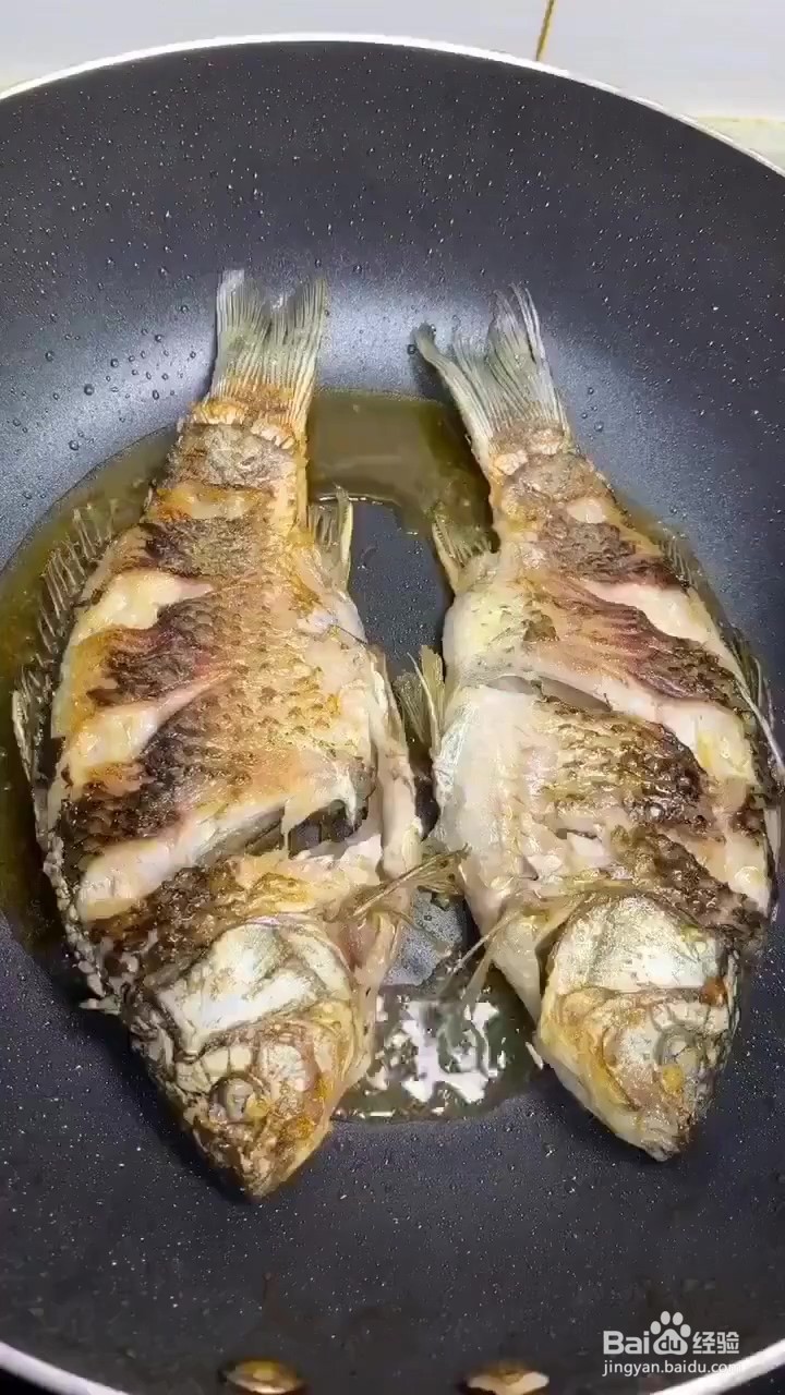 如何制作香辣红烧鲫鱼