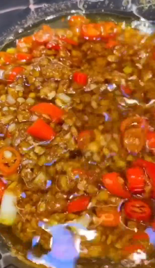 教你制作味道正宗的蒜蓉粉丝蒸扇贝和生蚝