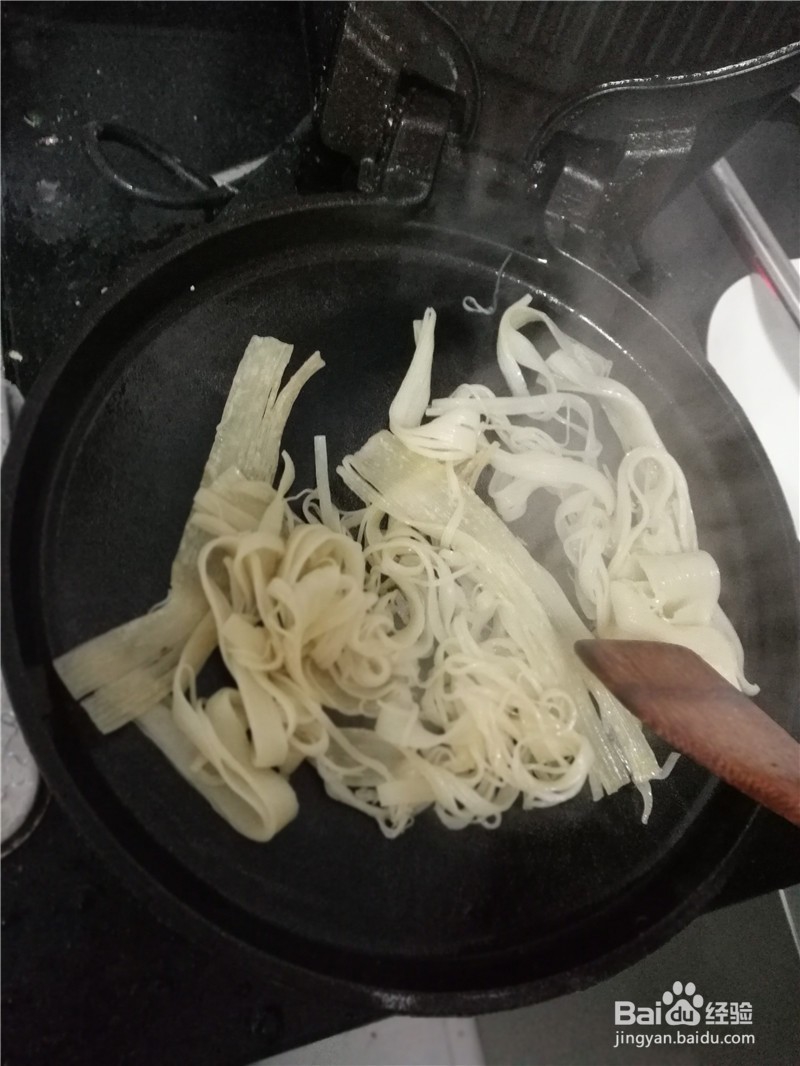 冷面炒洋葱鸡蛋