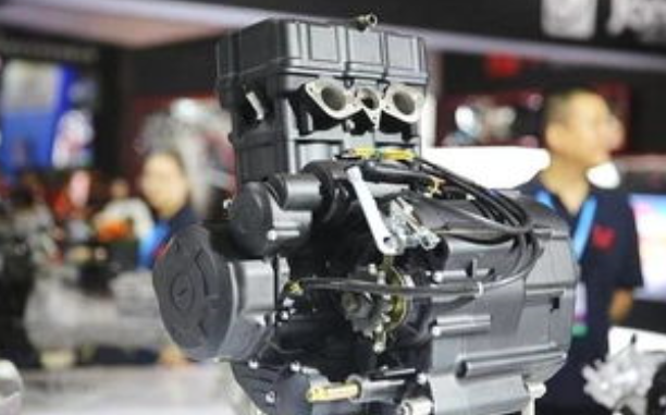 一个四缸发动机裸机有多重