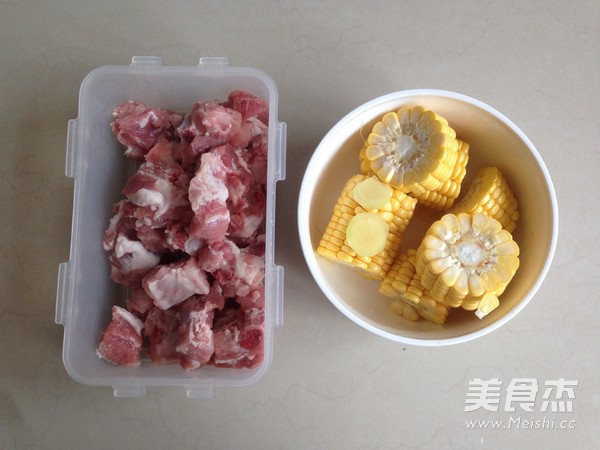 玉米烧排骨的做法