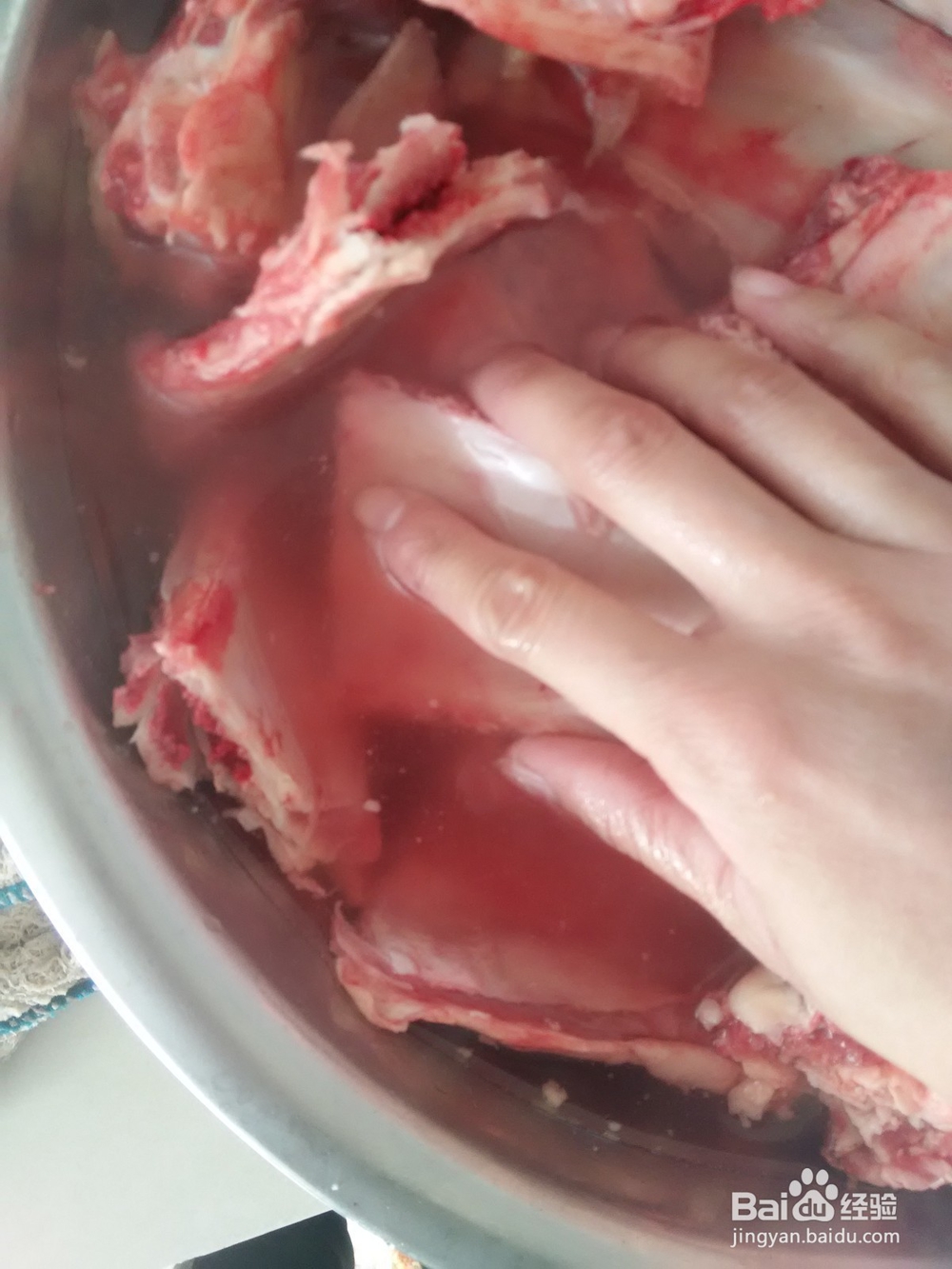 年夜饭；牛大骨炖萝卜，营养、美味