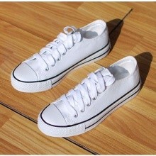 如何清洗白色的鞋子