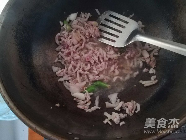 黄豆酱炒肉丝芹菜