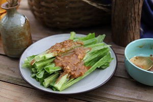 麻酱油麦菜的做法