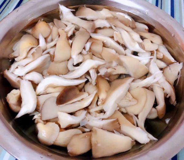 黄瓜胡萝卜炒平菇