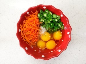 食补佳品适合减肥的秋葵胡萝卜厚烧蛋的做法