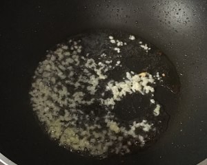 美味酥脆的椒盐虾，餐桌上必备的家常菜。