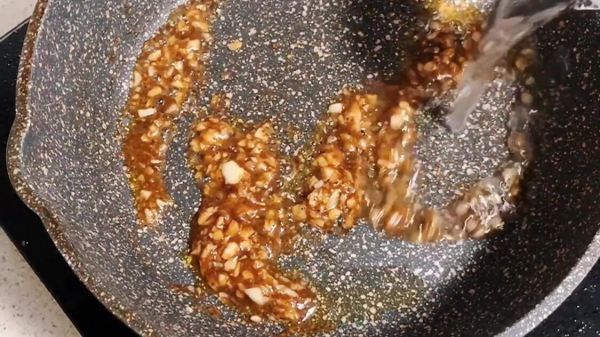 杏鲍菇黑椒鸡腿丁