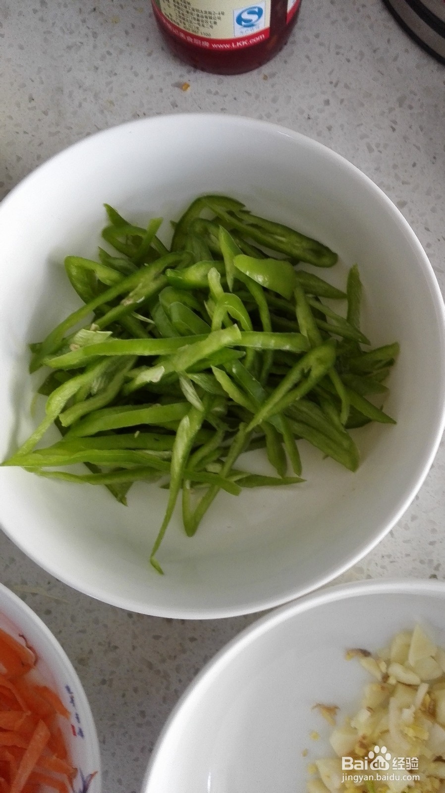 在家做鱼香肉丝用泰式甜辣酱代替泡椒