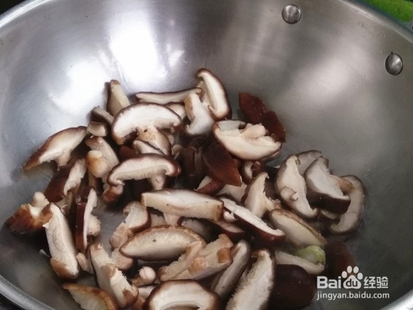 香菇炒芹菜的做法