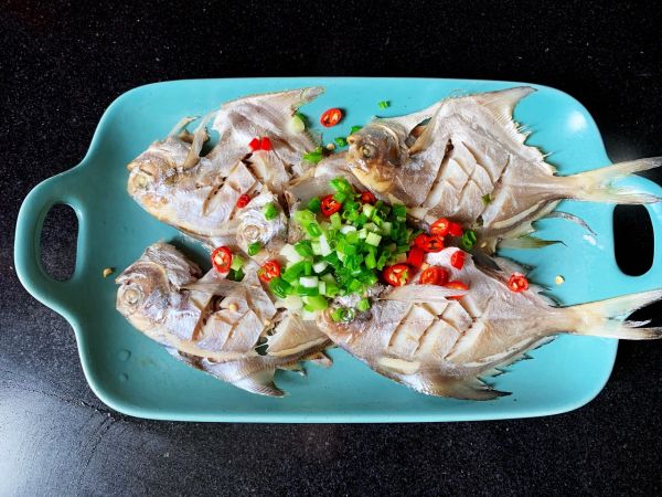 简单快手清蒸鲳鱼