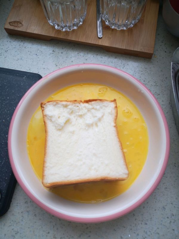 厚土司烤香肠芝士