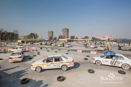 厉害了，倒车入库技巧了解一下！