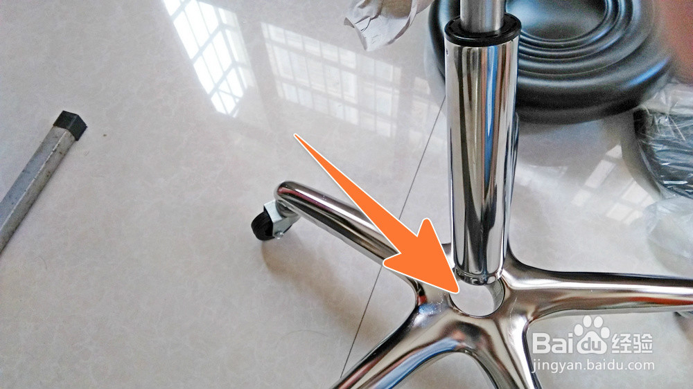 转椅怎样组装，转椅轮子、底座怎么装