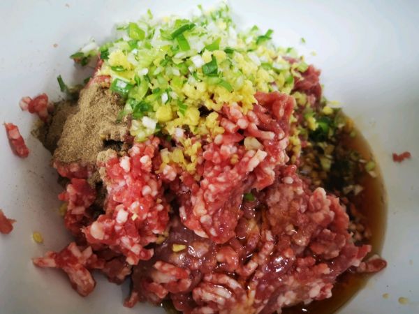 混发面羊肉包子