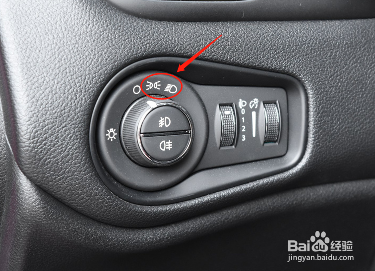 Jeep自由侠汽车雾灯如何使用