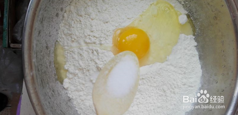 排骨鸡蛋面的制作