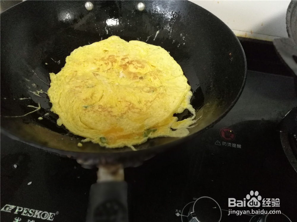 鸡蛋饼盖浇西红柿