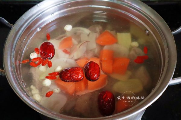 海底椰莲子排骨汤