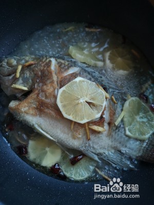 怎么做地道美味的酸甜柠檬鱼