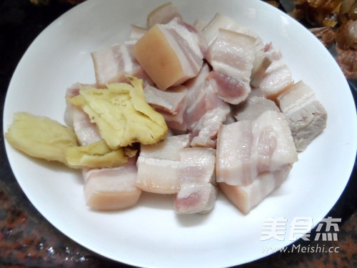 栗子红烧肉的做法