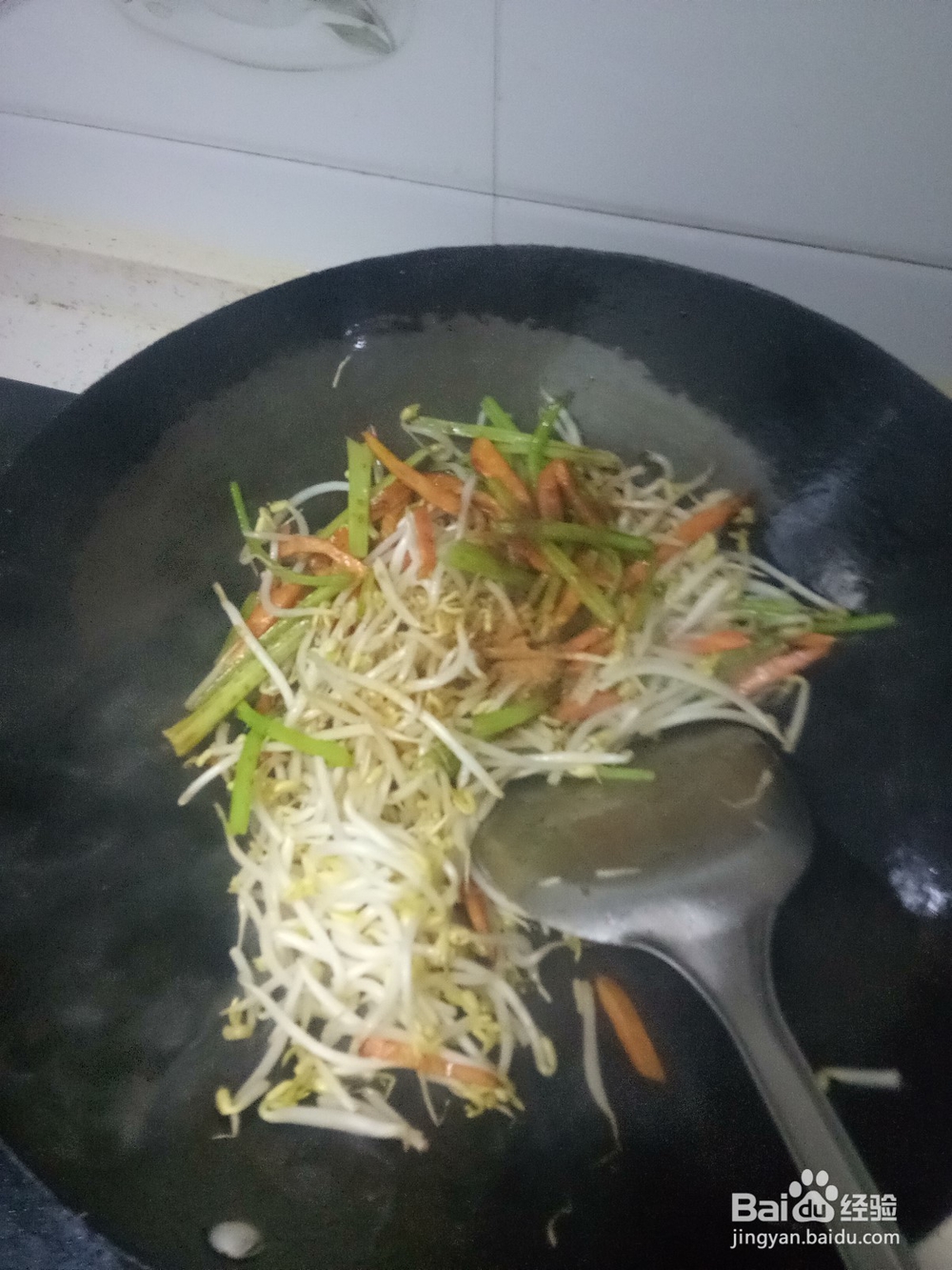 绿豆芽炒芹菜