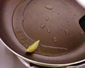 食补养生芹菜墨鱼的做法