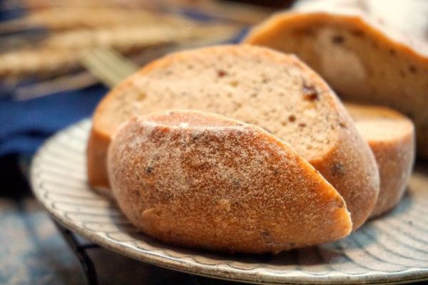 葡萄黑裸麦面包